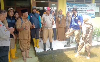 KUNJUNGAN KEPALA DINAS PENDIDIKAN LAMONGAN BESERTA JAJARANNYA