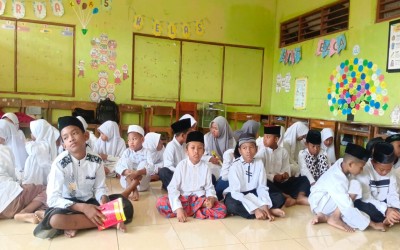 PERINGATAN HARI BESAR ISLAM : MAULID NABI MUHAMMAD SAW